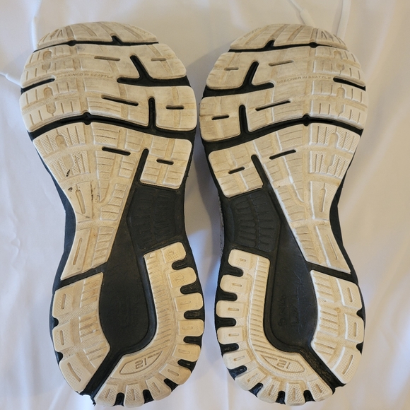 Brooks Adrenaline GTS 21 Running Shoes | Women's Sz. 8 | Black/White - Picture 9 of 10
